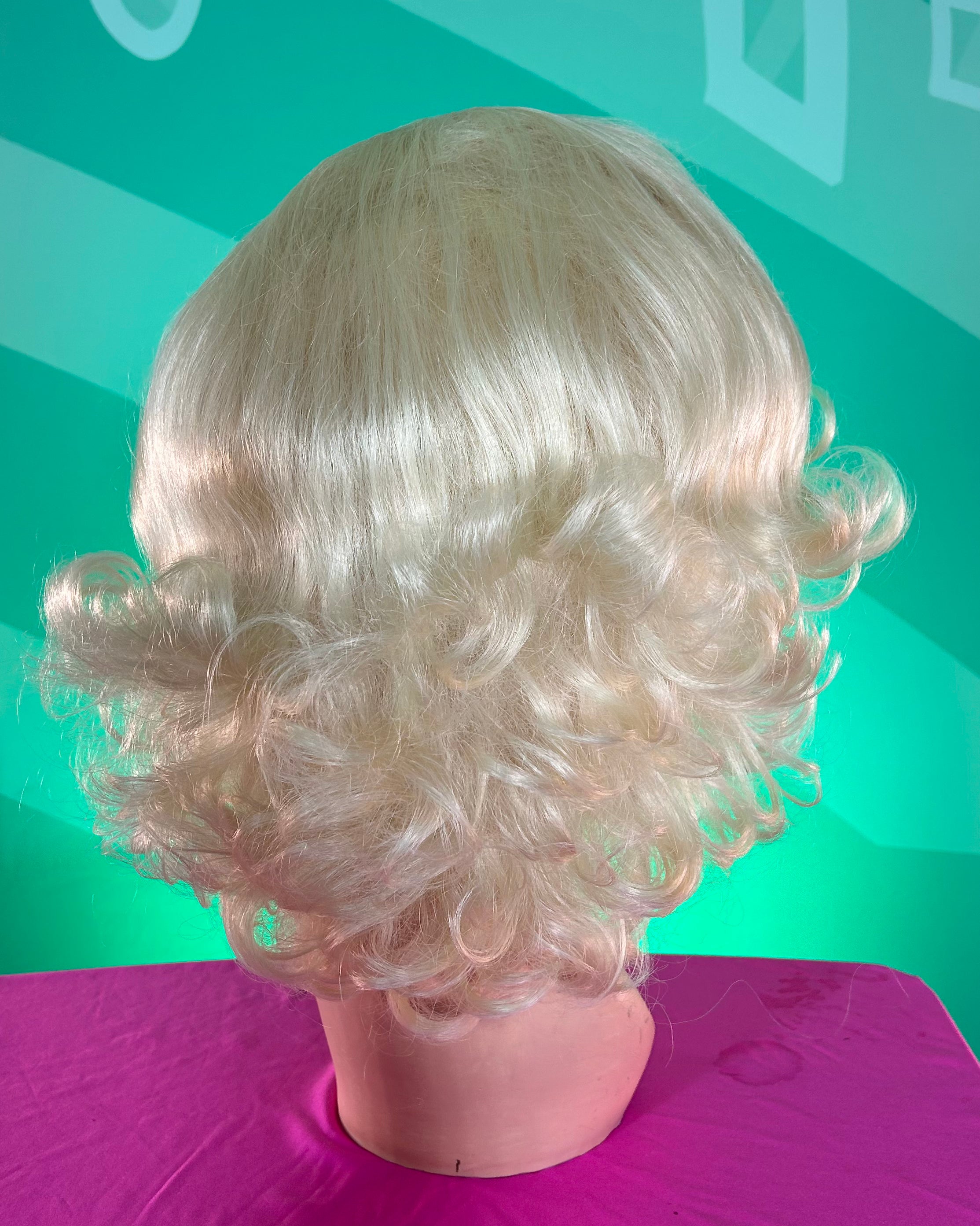 AS SEEN ON YOUTUBE: BUBBLY BLONDE